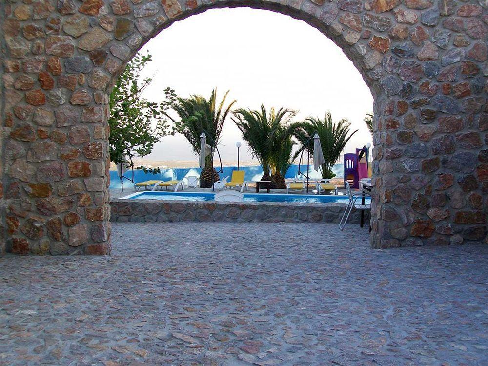 Zorbas Hotel Santorini Pýrgos Екстериор снимка